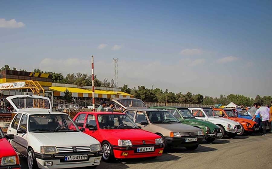 بزرگترین همایش فراگیر خودروهای کلاسیک در پیست آزادی تهران برگزار شد