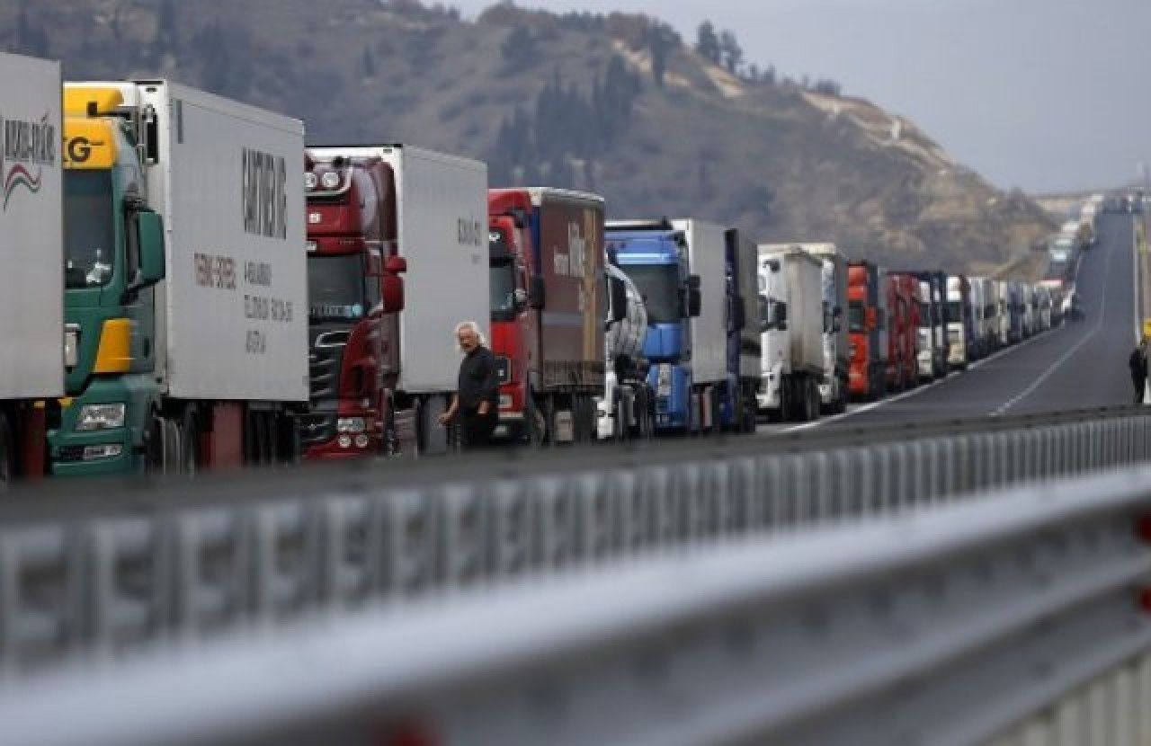 مرز پاکستان به روی کامیون‌های ایرانی باز شد