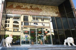 موانع افزایش تیراژ بخش خصوصی از 94 هزار به 900 هزار خودرو؟/ با تحریم و خودتحریمی، تولید 1.2 میلیون خودرو در ایران امکانپذیر است