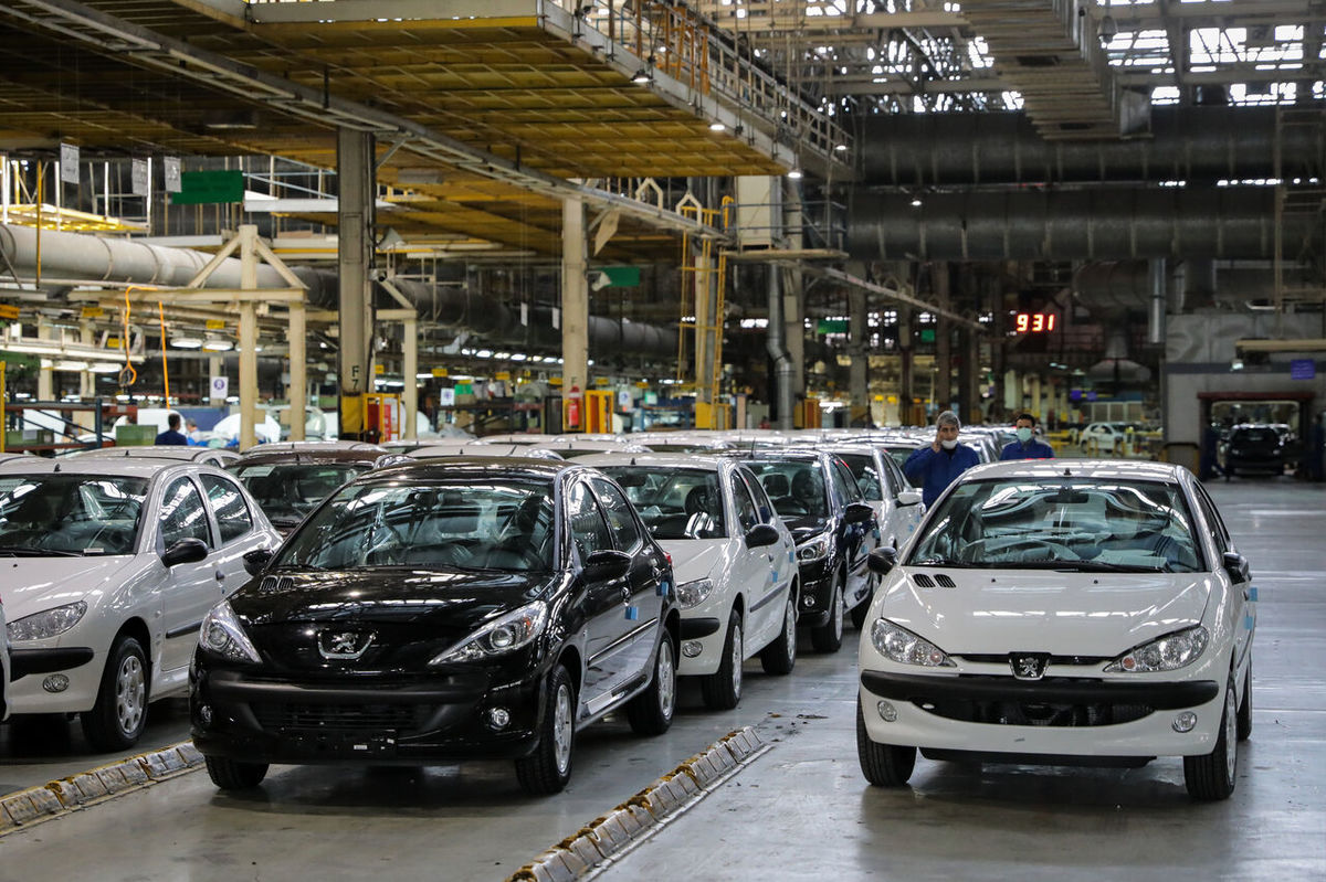 تعیین تکلیف قیمت کارخانه‌ای خودرو‌ها فردا در جلسه شورای رقابت